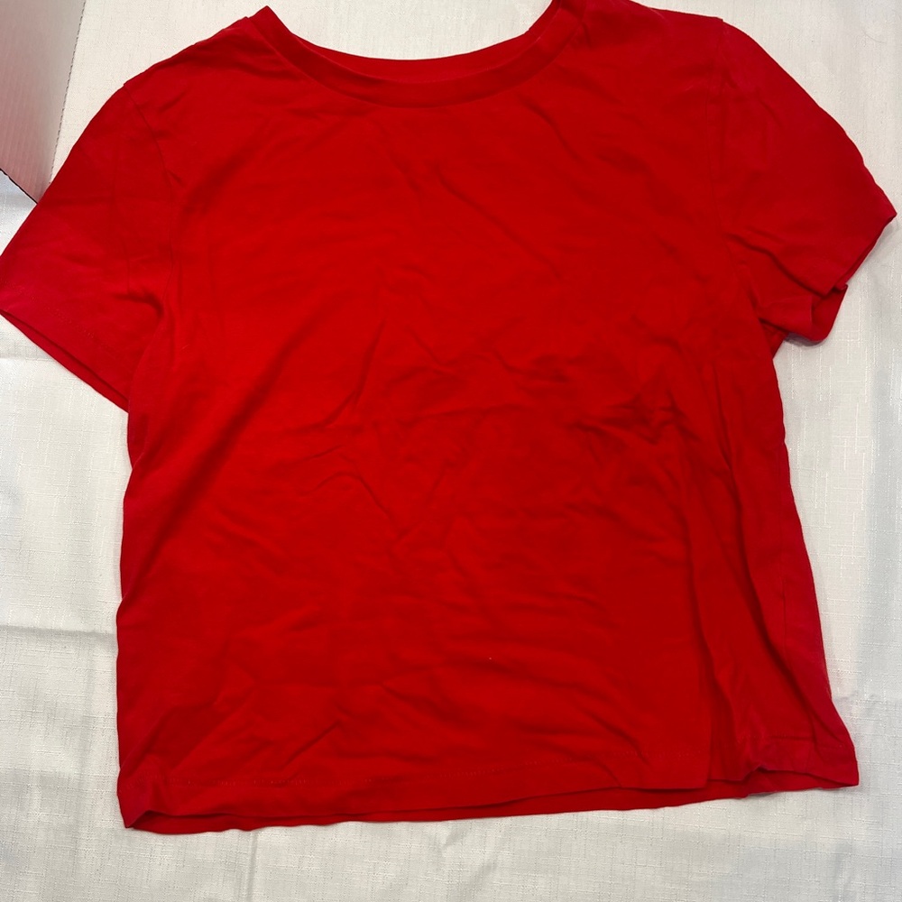 Women’s Universal Thread Bold Red Tee Size XS